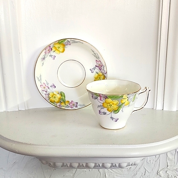 Vintage “Old Royal” Bone China Tea Cup & Saucer with Yellow Flower/Violets 1930 - Picture 1 of 7
